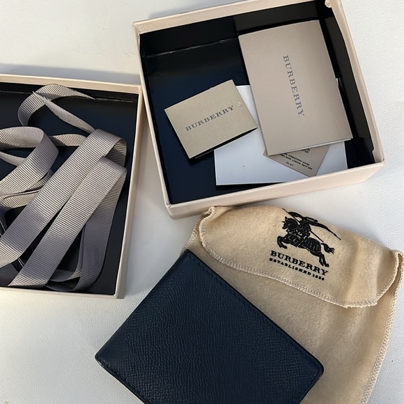 Authentic Burberry Leather Wallet - Picture 11 of 11